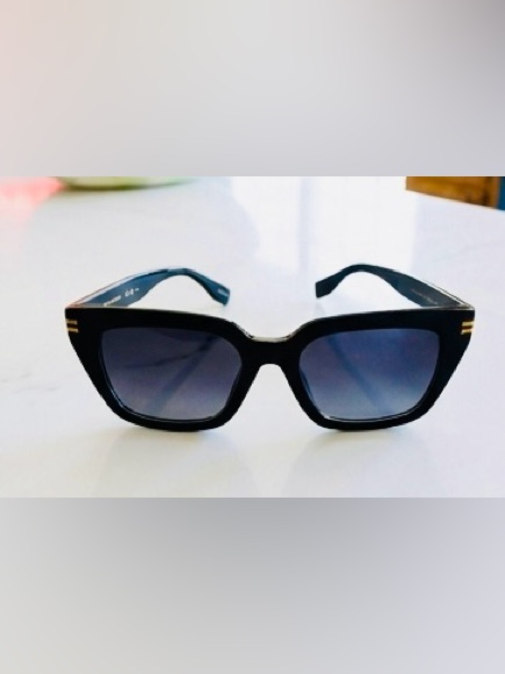 Marc Jacobs Black Sunglasses with Gold Temple Accents and Gradient Lenses Unisex - Picture 4 of 14